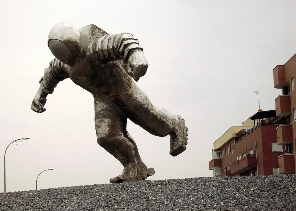 La curiosa estatua de un astronauta es una de las seis razones para vivir en Valdemoro