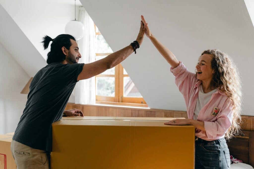pareja siguió los consejos de Actívitas para comprar vivienda